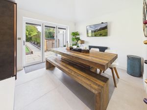 BREAKFAST AREA- click for photo gallery